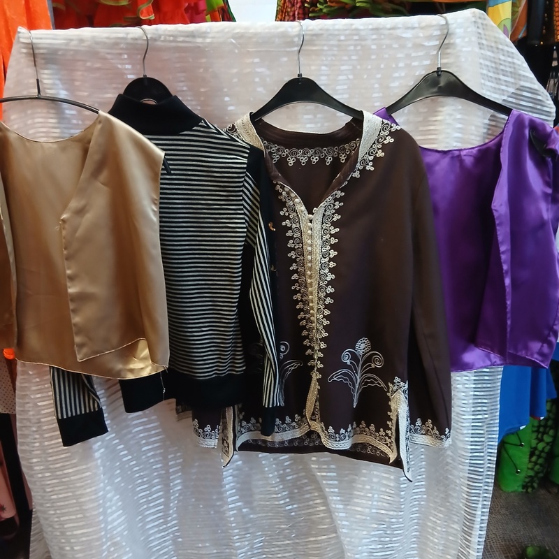 Ca. 45x Oosterse outfits – foto 8 – kavel bij Onlineveilingmeester, Drachten