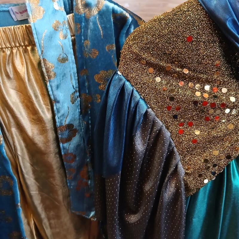 Ca. 55x Japans en oosterse outfits – foto 5 – kavel bij Onlineveilingmeester, Drachten