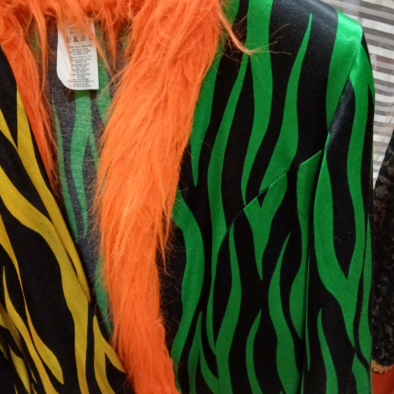 Ca. 70x Carnaval feestkleding neon – foto 5 – kavel bij Onlineveilingmeester, Drachten