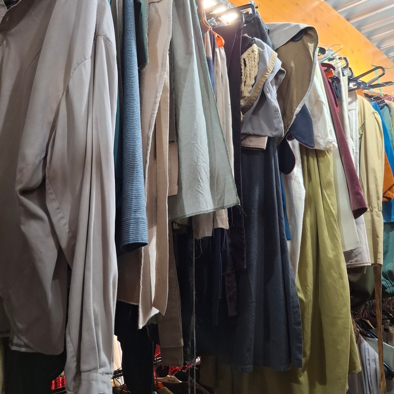 Ca. 69x Toneel bovenkleding