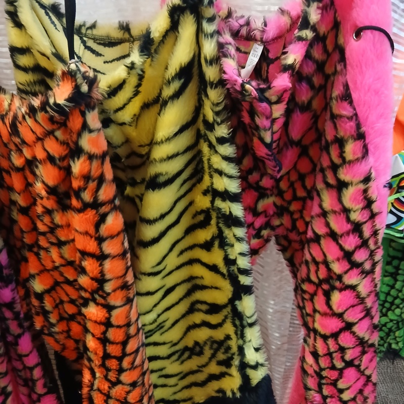 Ca. 69x Carnaval feestkleding – foto 4 – kavel bij Onlineveilingmeester, Drachten