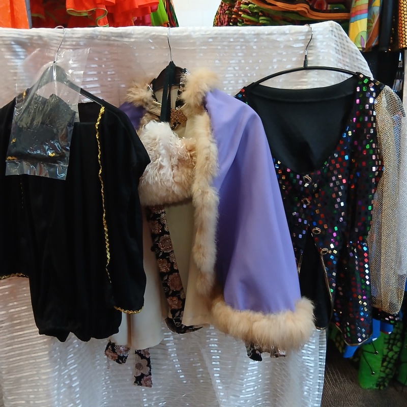 Ca. 45x Oosterse outfits – foto 5 – kavel bij Onlineveilingmeester, Drachten