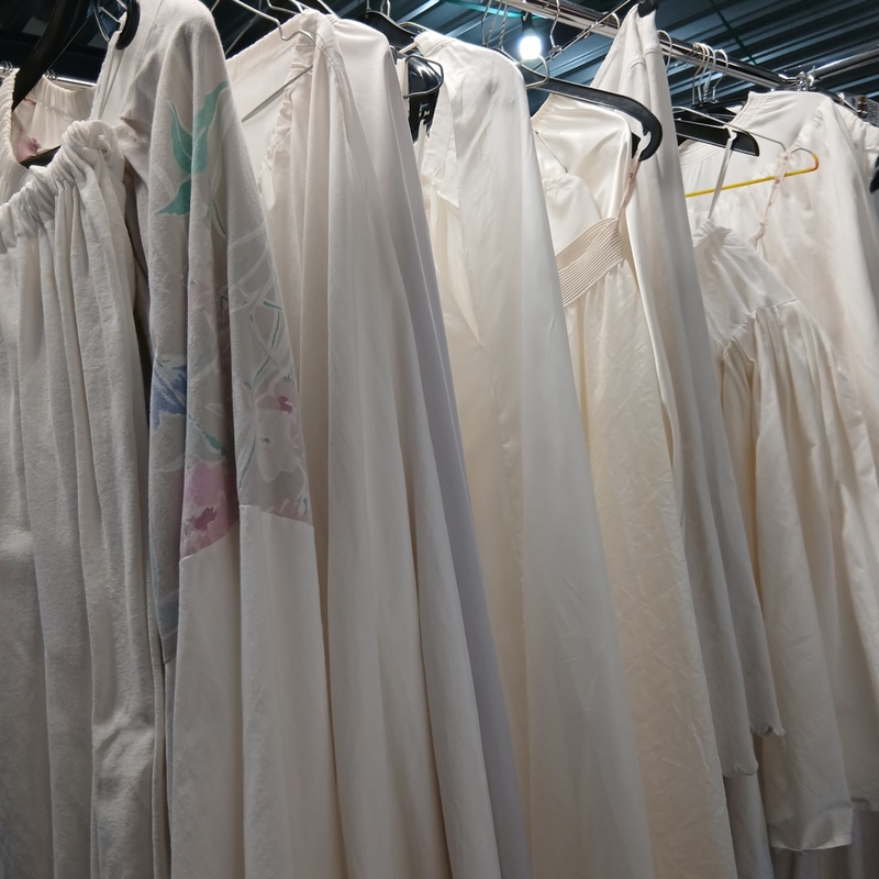 Ca. 19x Vrouw, middeleeuwen onderkleding