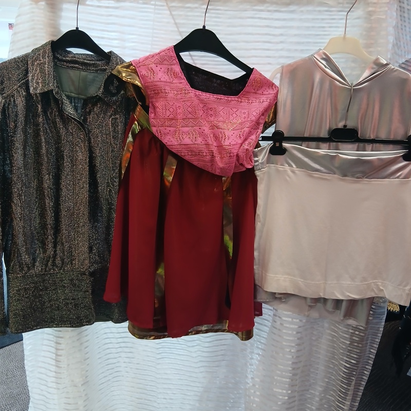 Ca. 73x Feestkleding glitter en glammer – foto 3 – kavel bij Onlineveilingmeester, Drachten