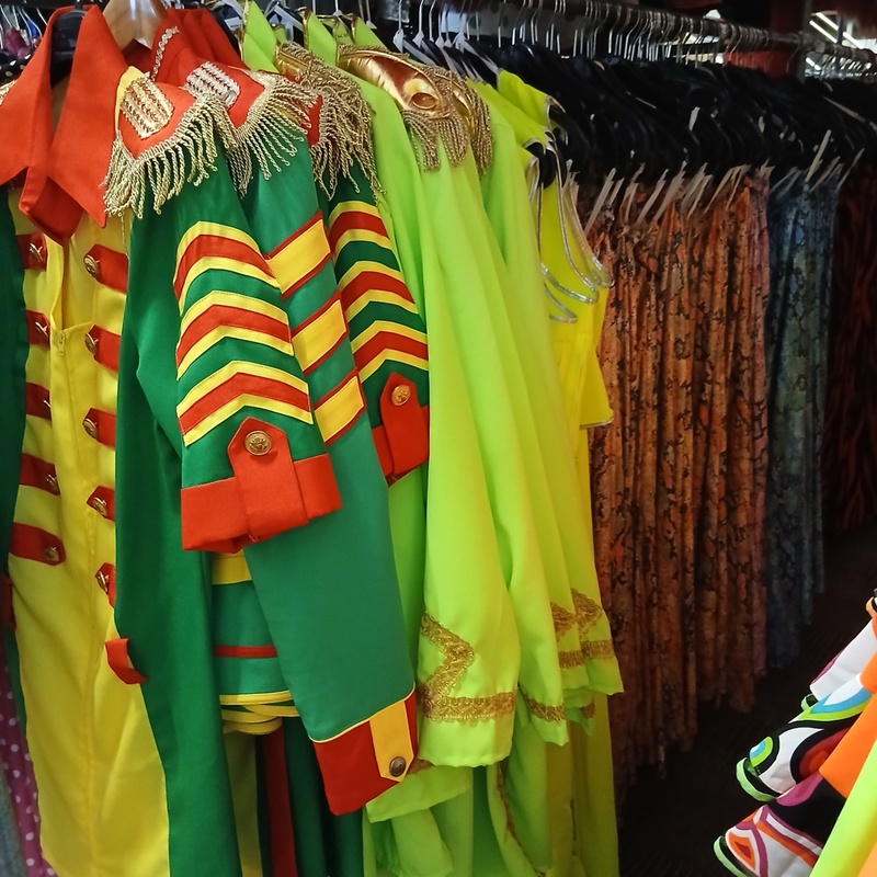 Ca. 92x Carnaval en feestkleding neon – foto 2 – kavel bij Onlineveilingmeester, Drachten