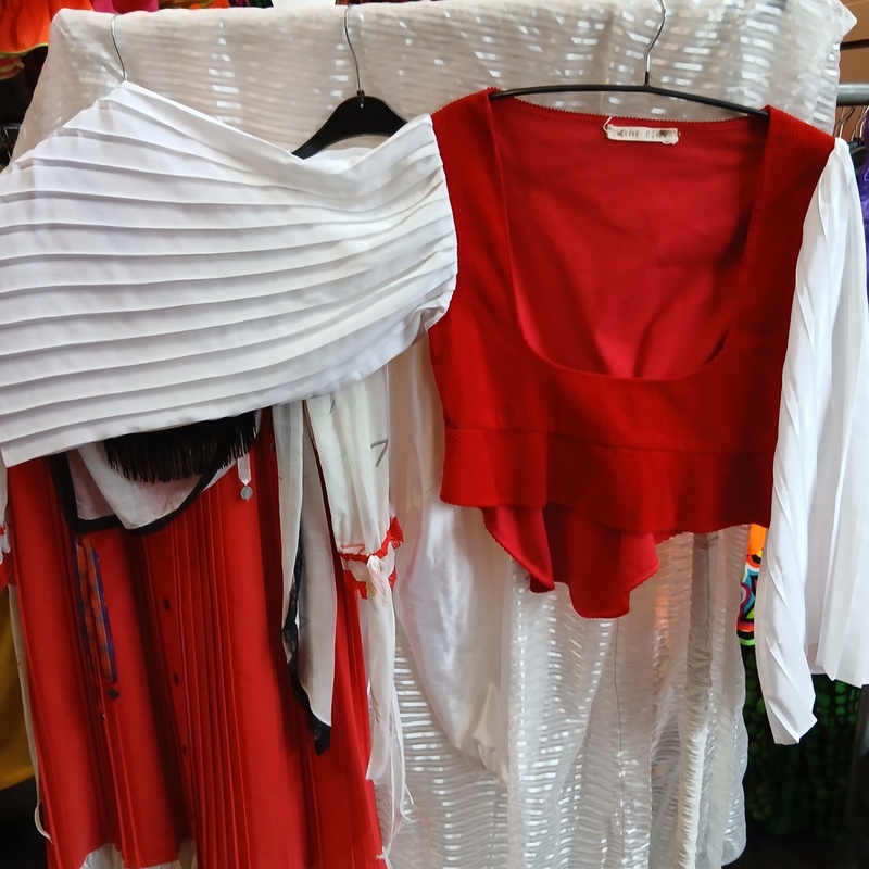 Ca. 135x Italiaanse en Hongaarse outfits – foto 9 – kavel bij Onlineveilingmeester, Drachten
