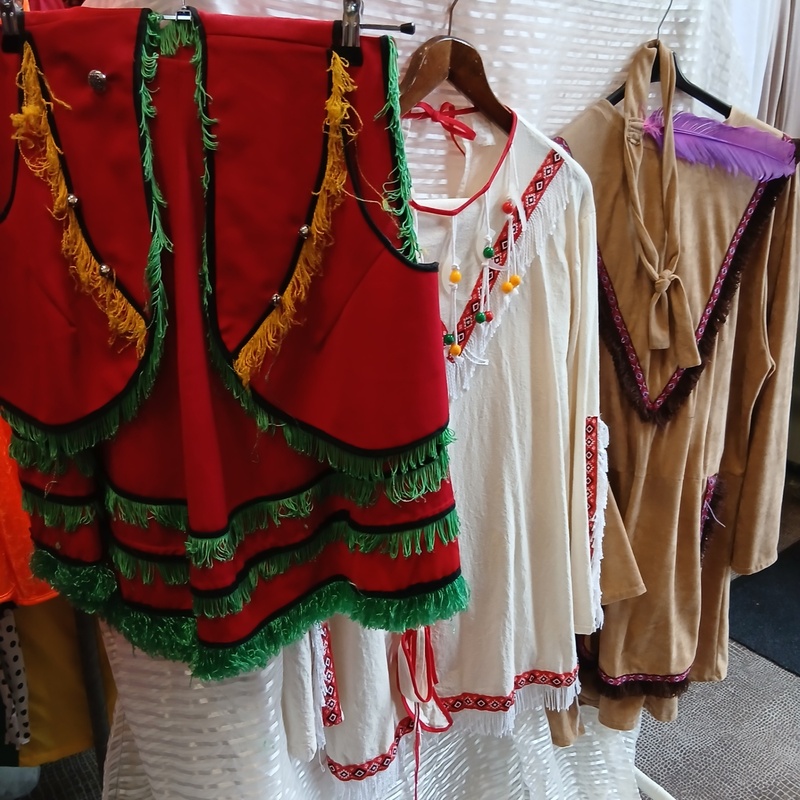 Ca. 29x Eskimo en indianen feestkleding – foto 5 – kavel bij Onlineveilingmeester, Drachten