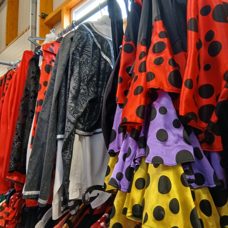 Ca. 51x Spaanse outfits – foto 2 – kavel bij Onlineveilingmeester, Drachten