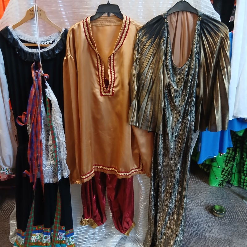 Ca. 55x Japans en oosterse outfits – foto 7 – kavel bij Onlineveilingmeester, Drachten