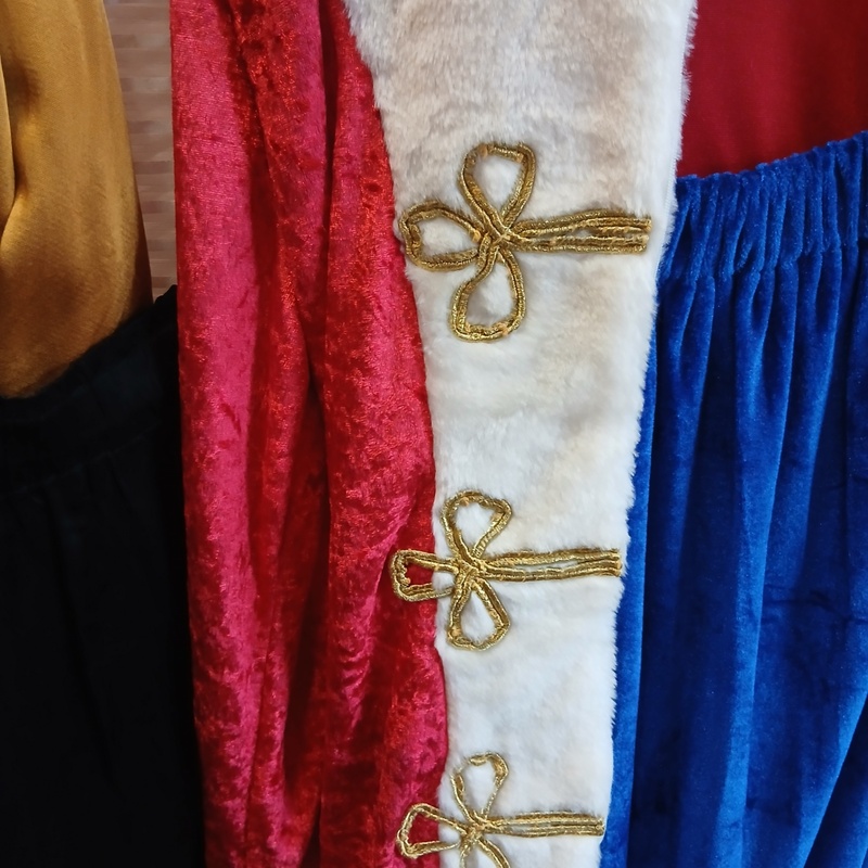 Ca. 66x Russische tsaar outfits – foto 3 – kavel bij Onlineveilingmeester, Drachten