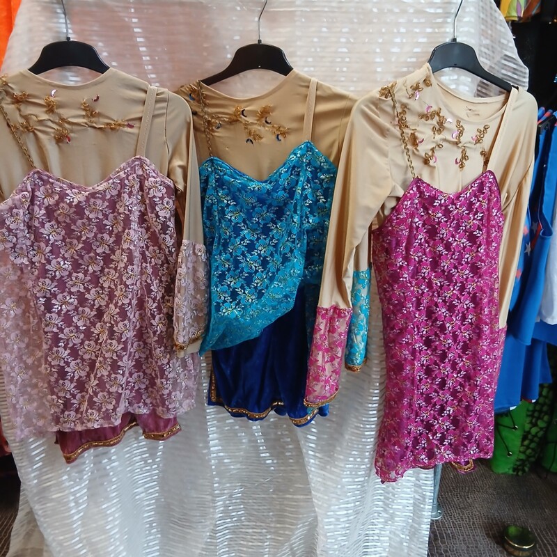 Ca. 43x Oosterse outfits – foto 7 – kavel bij Onlineveilingmeester, Drachten