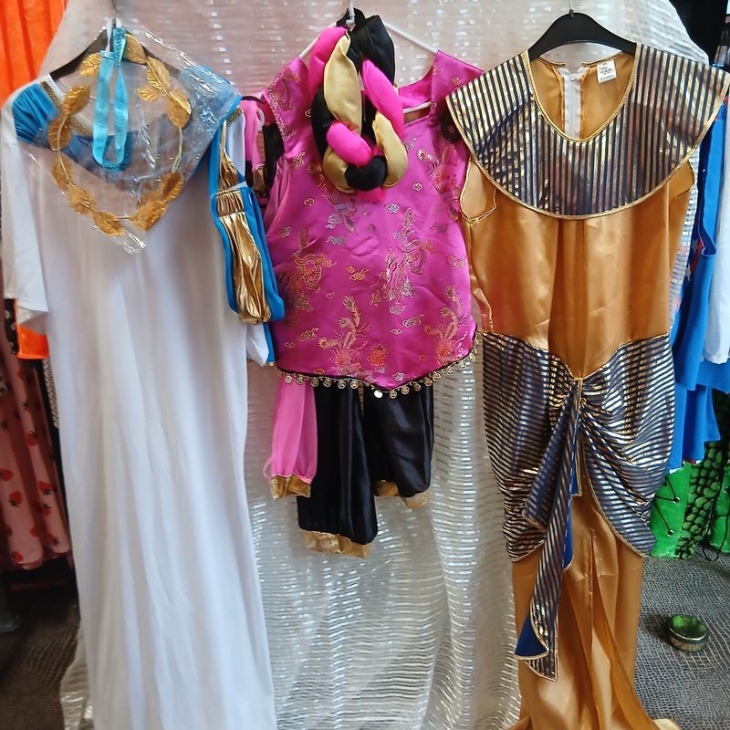 Ca. 59x Egyptisch, Grieks en Romeinse outfits – foto 5 – kavel bij Onlineveilingmeester, Drachten