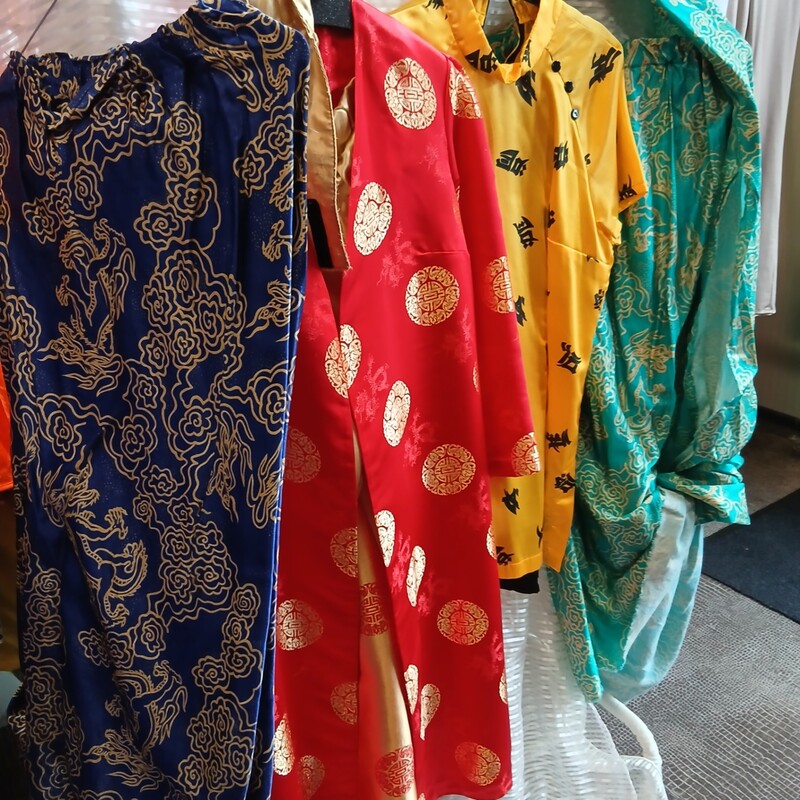 Ca. 108x Aziatische thema outfits – foto 9 – kavel bij Onlineveilingmeester, Drachten