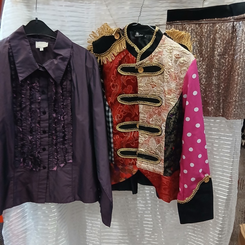 Ca. 52x Feestkleding goud zwart en zilver – foto 3 – kavel bij Onlineveilingmeester, Drachten