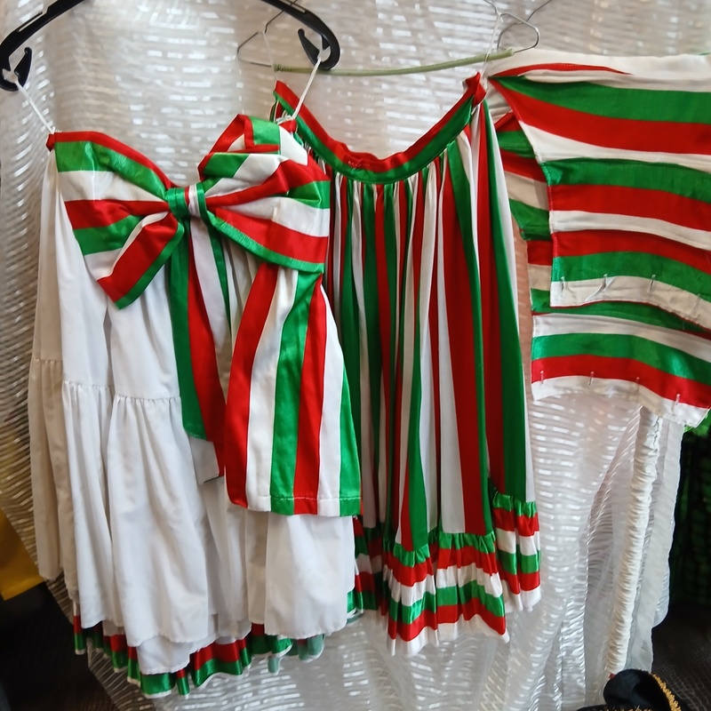 Ca. 135x Italiaanse en Hongaarse outfits – foto 5 – kavel bij Onlineveilingmeester, Drachten