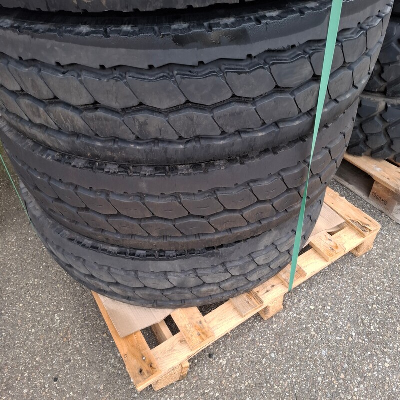 5x Vrachtwagenband, Michelin, Xworks – foto 5 – kavel bij Domeinen Roerende Zaken, Groningen