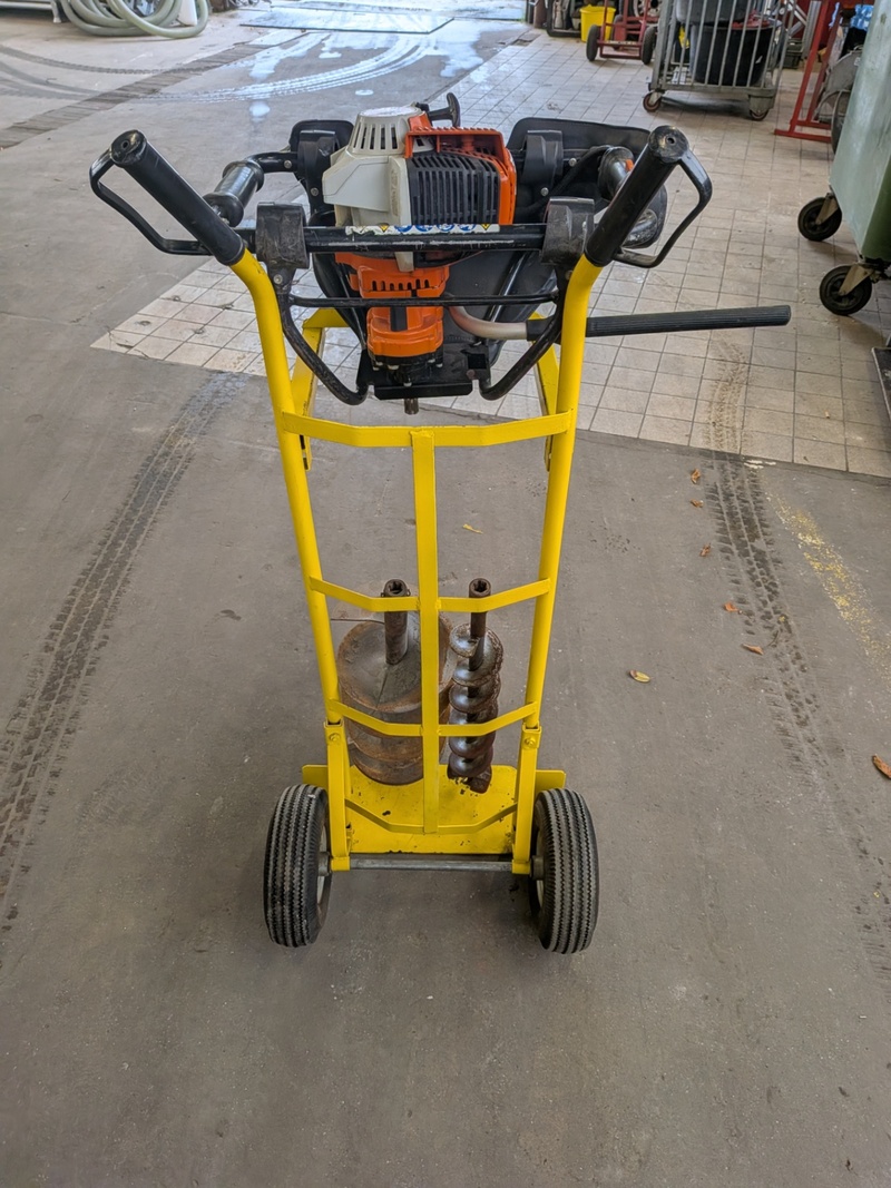 Grondboormachine 1 mans 2 takt Stihl, BT 131, bouwjaar 2018