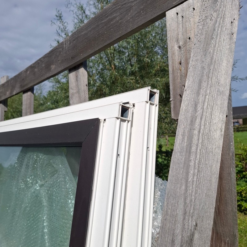 2x Kunststof kozijn met glas – foto 4 – kavel bij Onlineveilingmeester, Schaijk