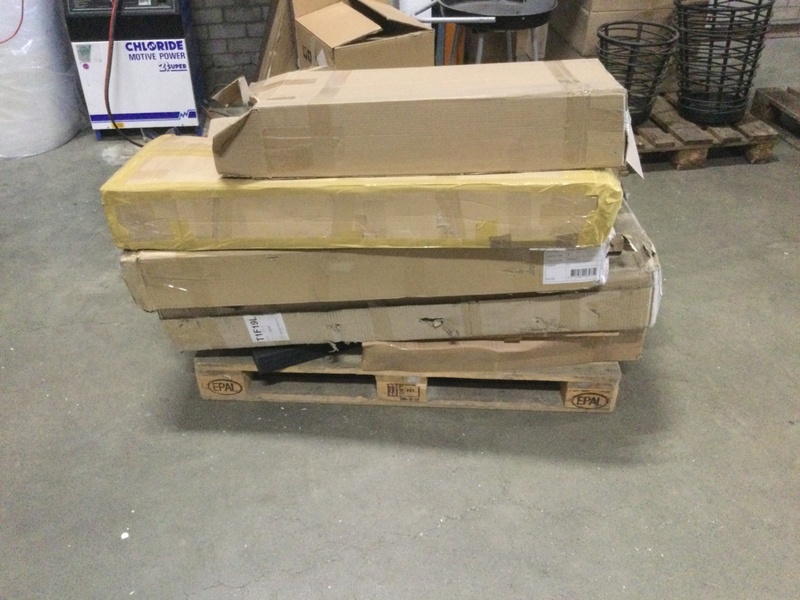 Pallet vol met kweekbakken