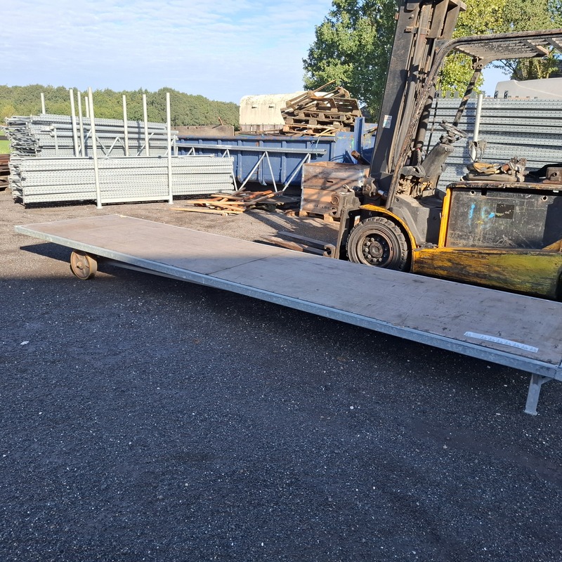 Intern transportmiddel op massieve banden – foto 2 – kavel bij Onlineveilingmeester, Schaijk