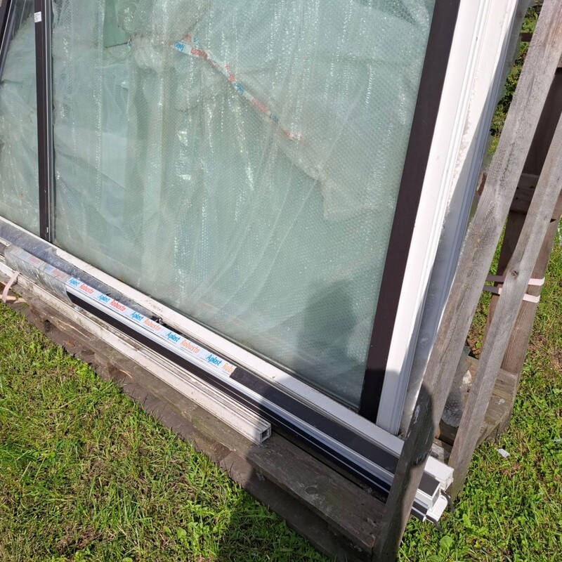 2x Kunststof kozijn met glas – foto 3 – kavel bij Onlineveilingmeester, Schaijk