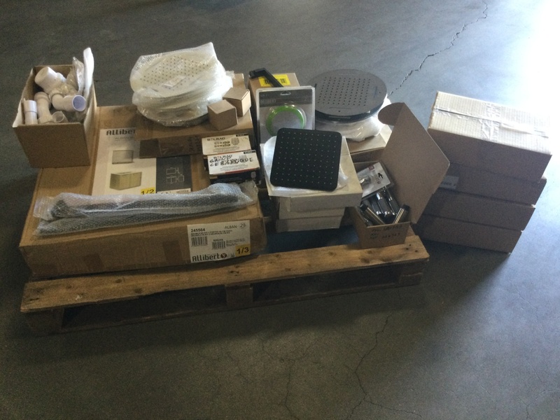 Pallet met diverse sanitair artikelen