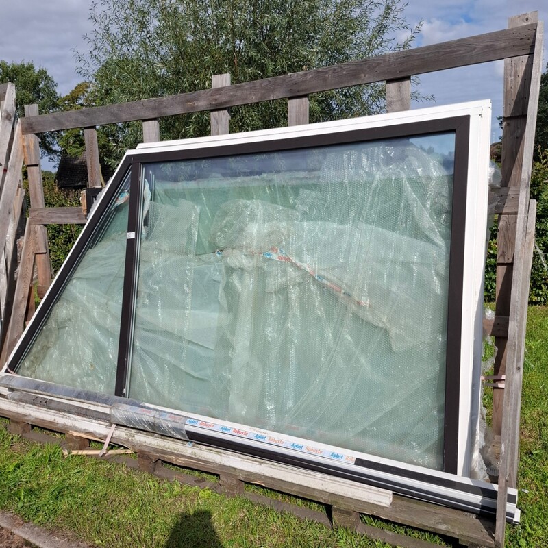 2x Kunststof kozijn met glas – foto 2 – kavel bij Onlineveilingmeester, Schaijk
