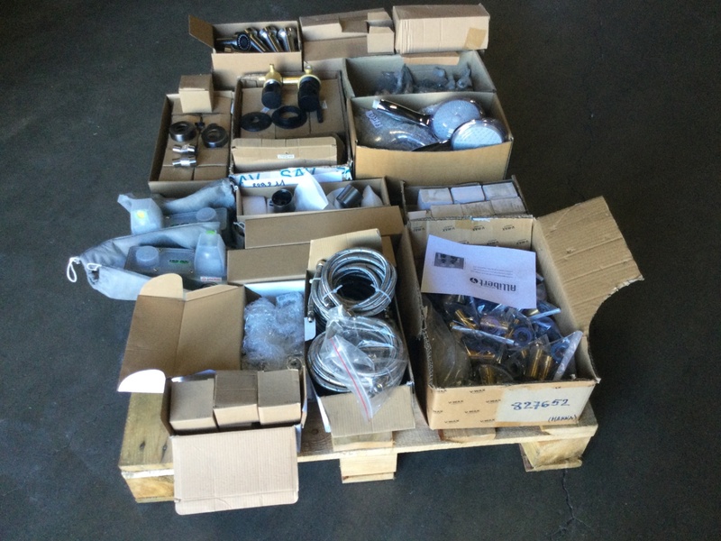 Pallet met diverse sanitair artikelen