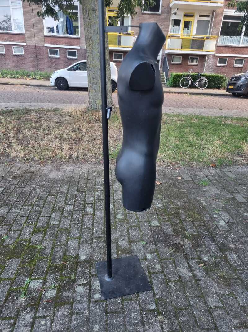 Paspop, bovenlijf op standaard, grijs/antraciet – foto 4 – kavel bij Onlineveilingmeester, Zutphen