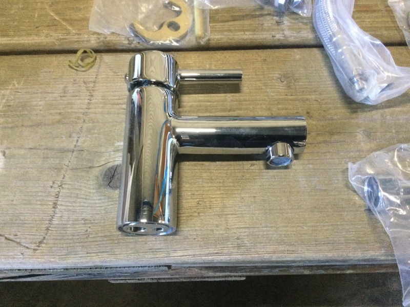 4x Wastafelkranen compleet, chroom