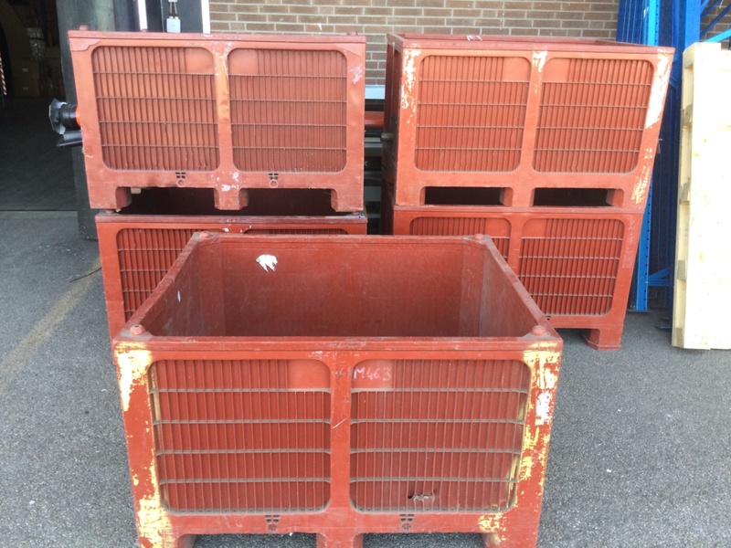 5x Kunststof kisten, rood/bruin