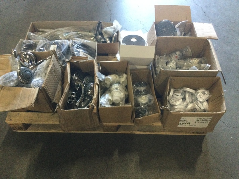 Pallet met diverse sanitair artikelen