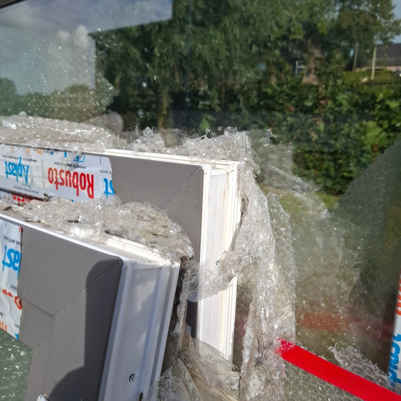 3x Kunststof kozijn v.v. draai-kiepraam – foto 4 – kavel bij Onlineveilingmeester, Schaijk