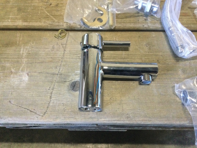 4x Wastafelkranen compleet, chroom