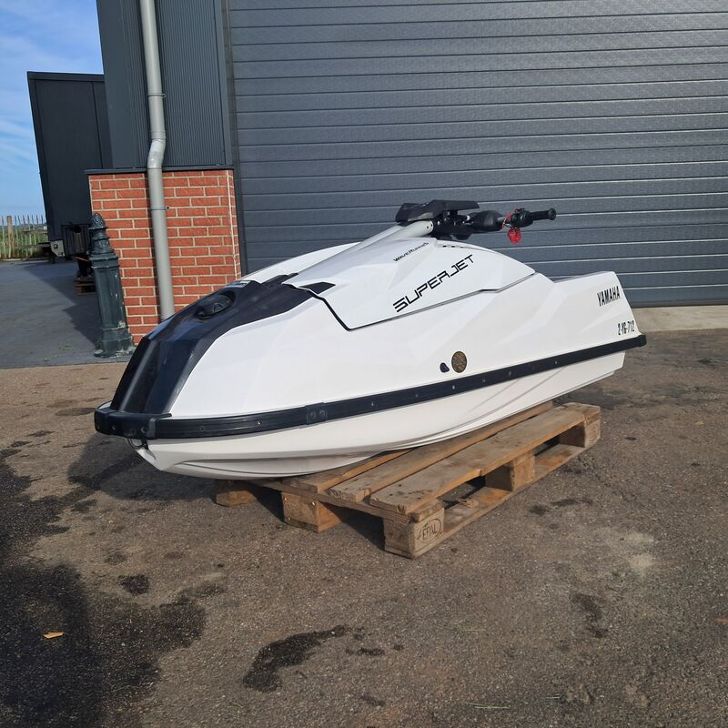 'Stand-up' waterscooter, YAMAHA, WaveRunner SuperJet, 2021, (2-YG-712)