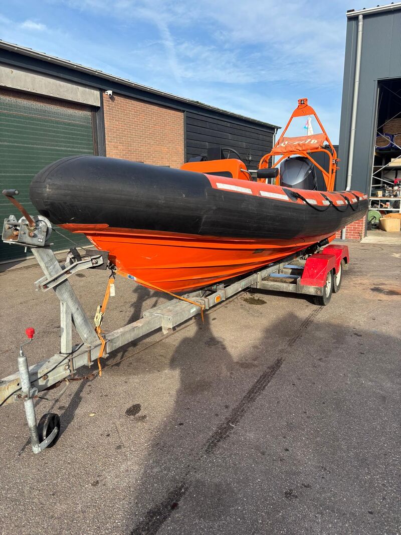 RIB-boot met buitenboordmotor, YAMAHA, 250 pk, op TTH EASYROLLER bootrailer