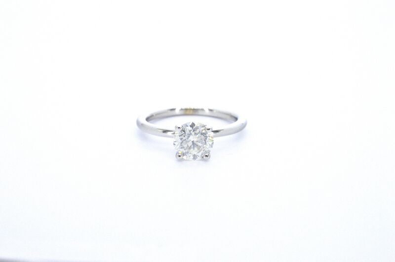 Gouden solitair ring met een briljant geslepen diamant (gecertificeerd)