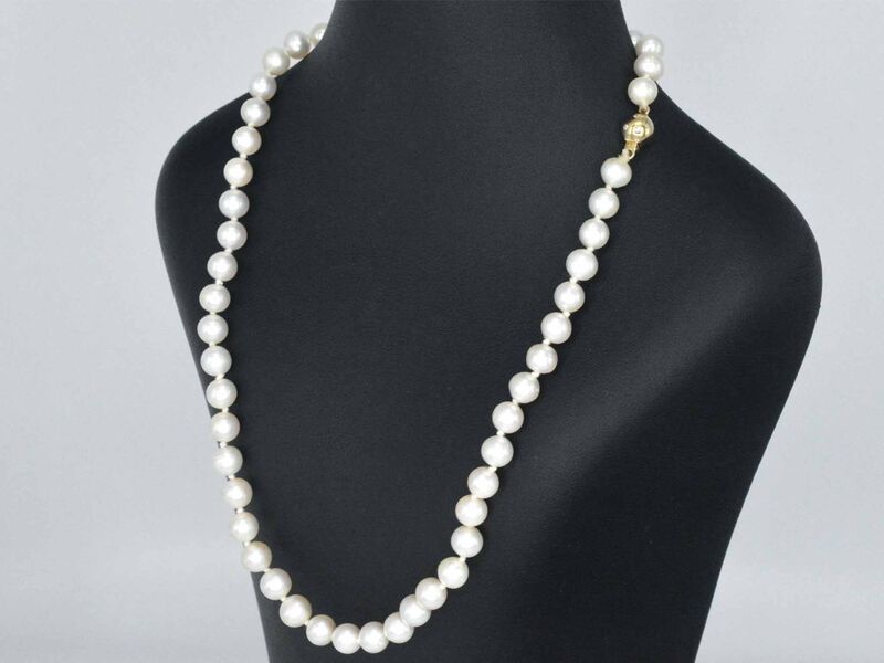 Parelsnoer met gouden sluiting met diamant