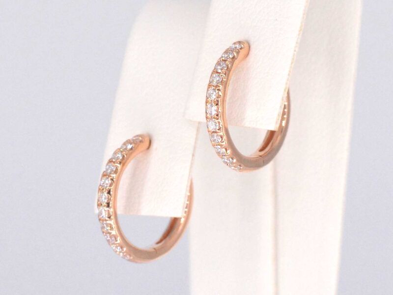 Rosegouden oorbellen met diamanten
