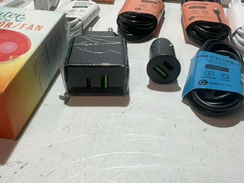 Partij met elektronica accessoires en kabels, 38 stuks – foto 10 – kavel bij Onlineveilingmeester