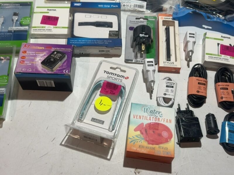 Partij met elektronica accessoires en kabels, 38 stuks – foto 8 – kavel bij Onlineveilingmeester
