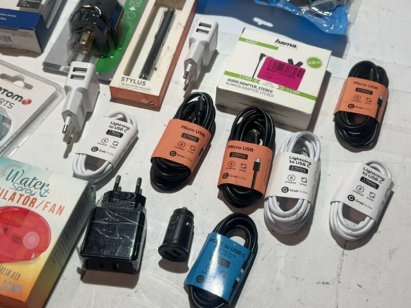 Partij met elektronica accessoires en kabels, 38 stuks – foto 9 – kavel bij Onlineveilingmeester