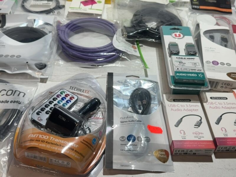 Partij kabels adapters 33 stuks Nedis, Xtorm, JVC – foto 8 – kavel bij Onlineveilingmeester