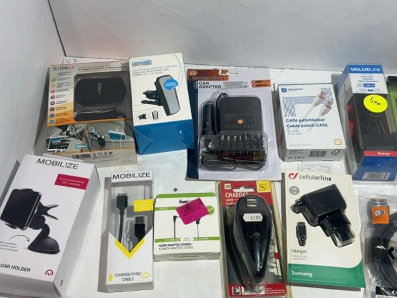 Partij met elektronica accessoires en kabels, 38 stuks – foto 2 – kavel bij Onlineveilingmeester