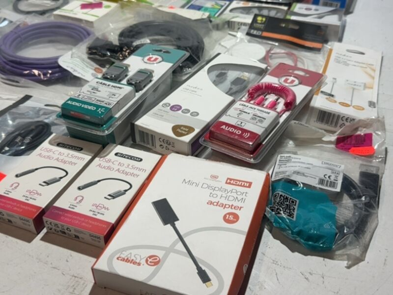 Partij kabels adapters 33 stuks Nedis, Xtorm, JVC – foto 9 – kavel bij Onlineveilingmeester