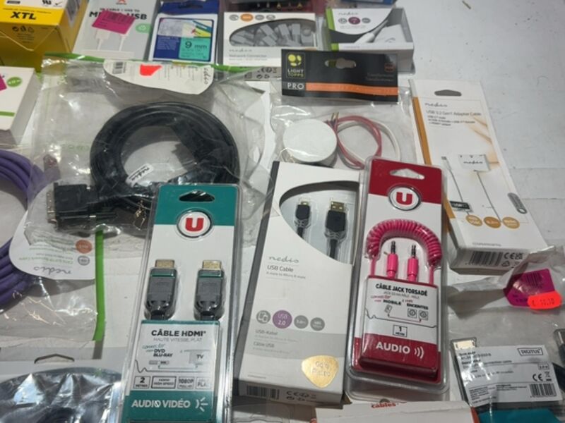 Partij kabels adapters 33 stuks Nedis, Xtorm, JVC – foto 4 – kavel bij Onlineveilingmeester