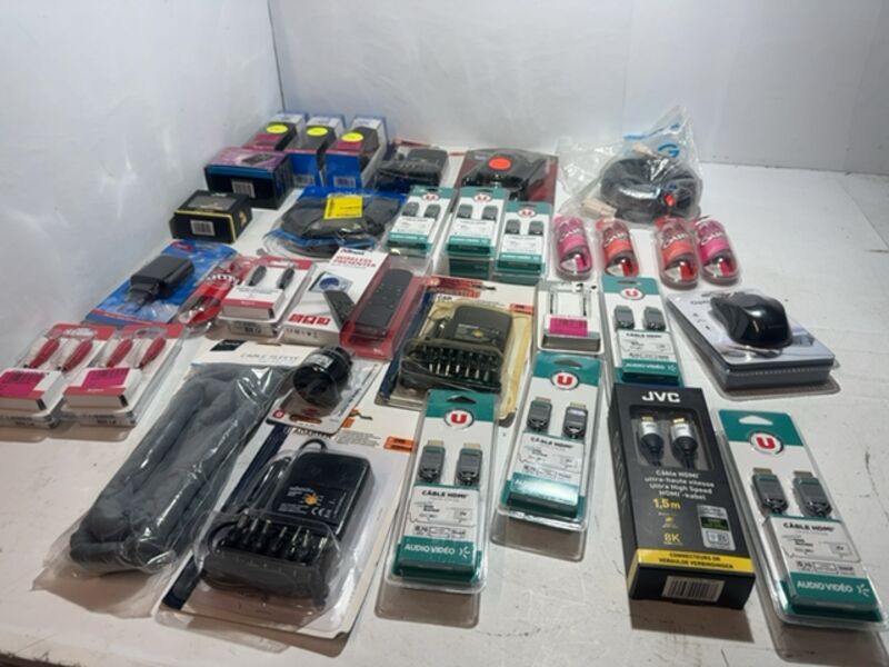 Partij met diverse elektronica accessoires, 33 stuks