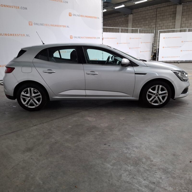 Personenauto, Renault, Megane, 2019 – foto 4 – kavel bij Domeinen Roerende Zaken, Soesterberg