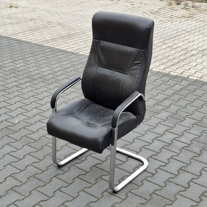 Vergadertafel met 10x stoel en ca. 70 m² laminaatvloer – foto 6 – kavel bij Onlineveilingmeester, Raalte