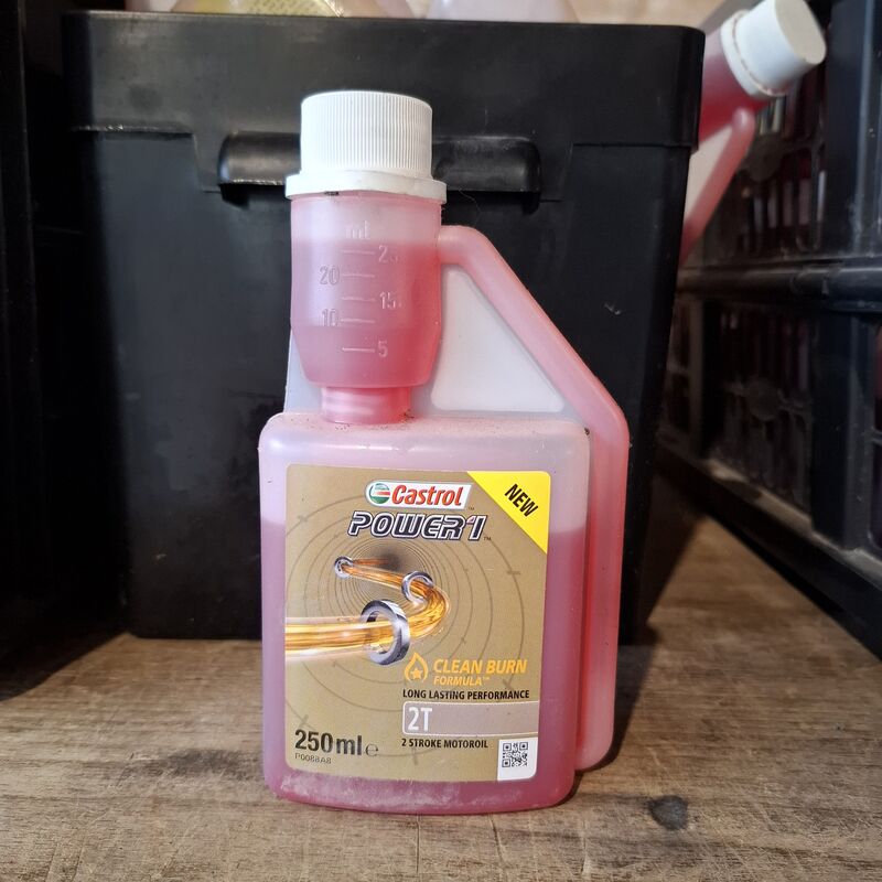 Castrol Power 1 2 takt olie partij, Castrol, Power 1, Wit – foto 2 – kavel bij Onlineveilingmeester, Heerenveen